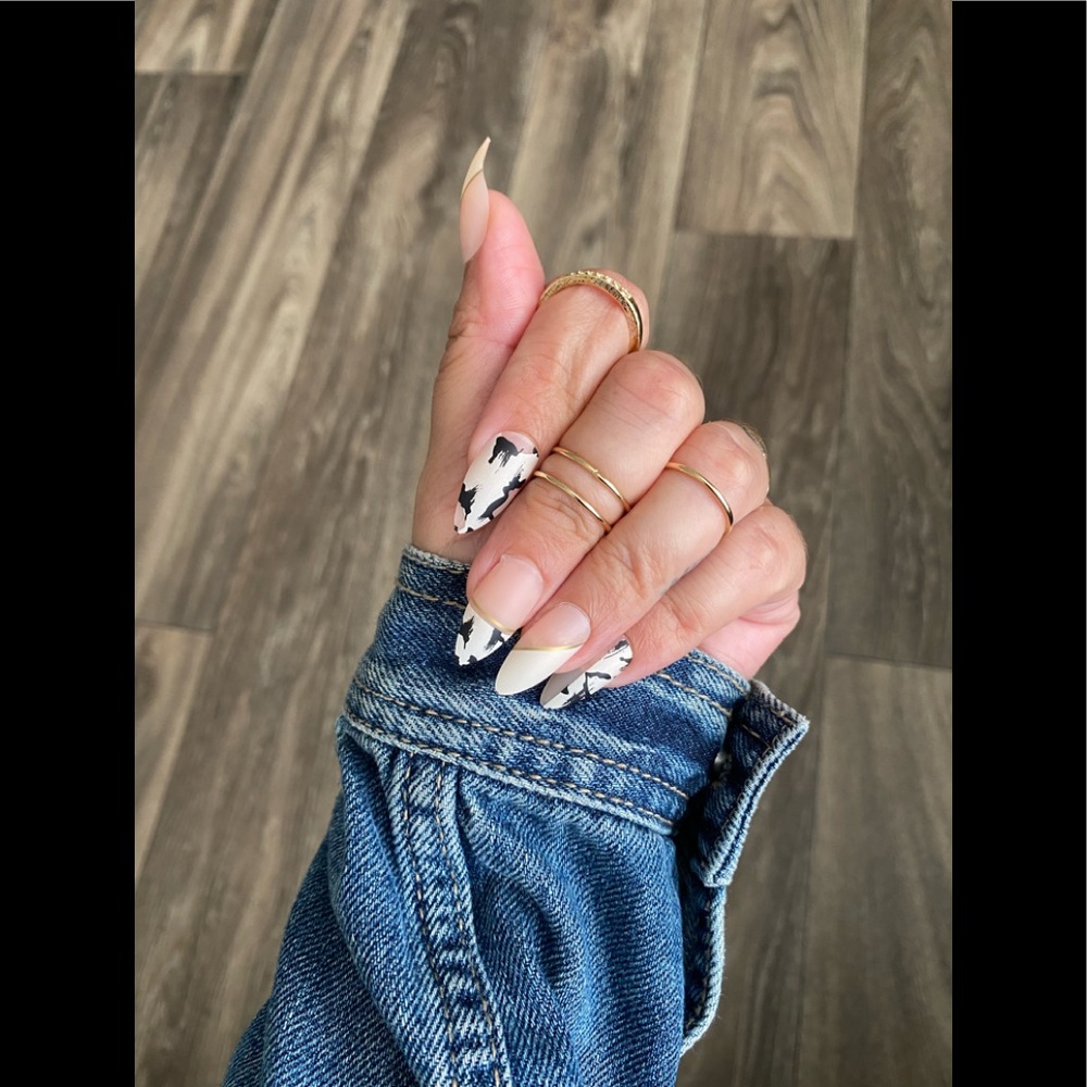 Feral Edge “Cowgirl” Press-on Glue-on ￼Medium Stiletto Nails 24pcs